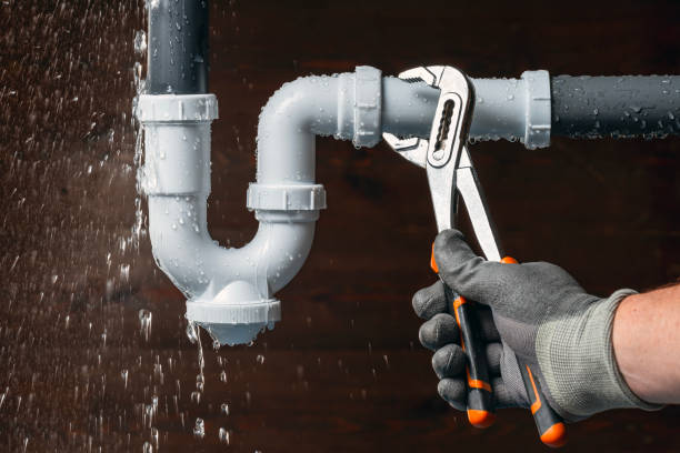 Professional Emergency Plumber technician working in Appomattox, VA